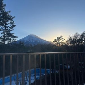 מלון Oshino Ryokan Fujitomita Exterior photo