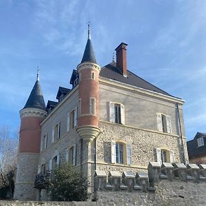 מלון Chateau De Saint-Genix Exterior photo