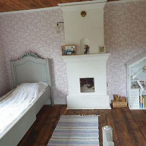 הוילה מריאנלונד Bullerbyn - Mellangarden - Astrid Lindgren'S Family House Exterior photo