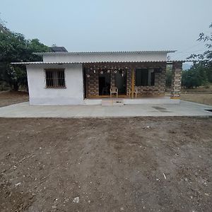 הוילה Dhokaude Virangula Exterior photo