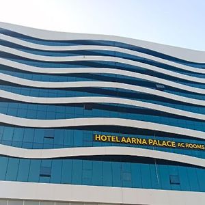 ואדודרה Hotel Aarna Palace Exterior photo