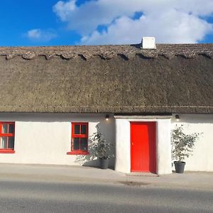 Rush Luxury 300Yr Old Irish Thatch Cottage Close To Sea Exterior photo