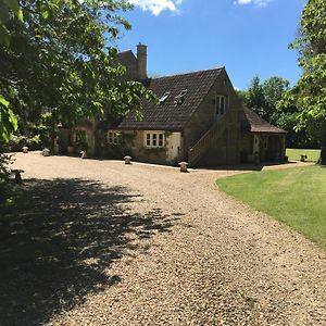 Bradford-On-Avon Great Ashley Farm Bed And Breakfast & Shepherds Huts Exterior photo