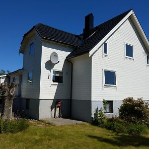 הוילה Ålesund Haus Auf Der Insel Skuloya Exterior photo