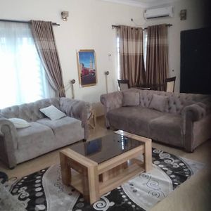 Idimu 2 Bedroom Service Apartment With Full Services Exterior photo
