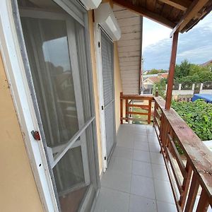 Turnu Măgurele Cosy Bedroom For 2 With Balcony In A Family Villa Exterior photo