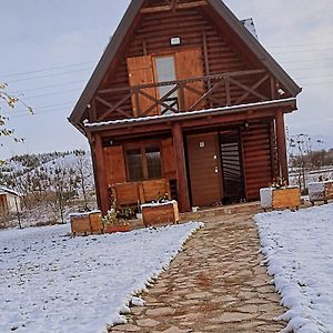 הוילה קומאנובו Log Cabin In Strezovce Exterior photo