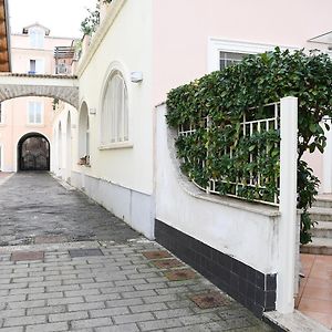 סנטה מריה קפואה וטרה Favolosa Residenza Con Jacuzzi Exterior photo