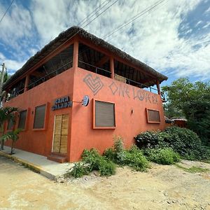 אפרטהוטל פוארטו אסקונדידו One Love Hostal Puerto Escondido Exterior photo