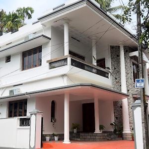 דירות Kochi Hosted By Resmi Jayalal Exterior photo