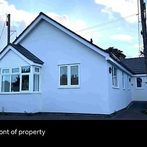 Winford White 3 Bed Bungalow With En-Suite And Parking Exterior photo