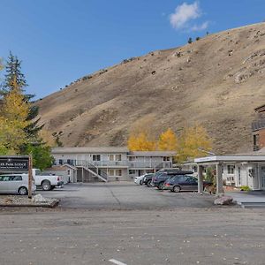 ג'קסון Miller Park Lodge Exterior photo