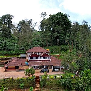 Chikmagalūr Balekhan Homestay - Heritage & Mountain View Exterior photo