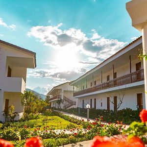 Hotel Agustos אורובמבה Exterior photo