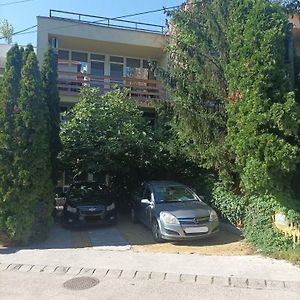 באלאטונפורד Tavaszhaz Apartmanok Exterior photo