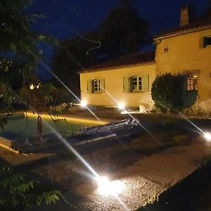 Charmant Gite Avec Piscine Privative Et Terrasse A Charroux, Village Medieval - Fr-1-489-394 Exterior photo