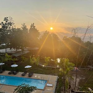 Ban Huai Sai  Hin Khong Villa - A Tropical Surprise Exterior photo