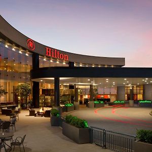 מלון הרנדון Hilton Washington Dulles Airport Exterior photo