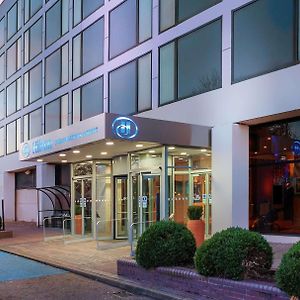 מלון הורלי Hilton London Gatwick Airport Exterior photo