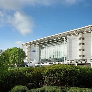 מלון הית'רו Hilton London Heathrow Airport Exterior photo