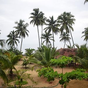 Kalyānpur Delta Hospitality - Sea Facing Rooms With A Private Beach Exterior photo