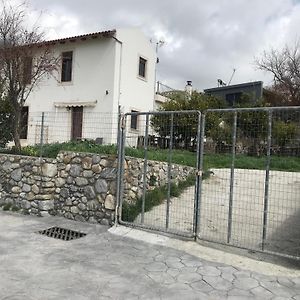 הוילה זארוס Papa-Antonis Stone House Exterior photo