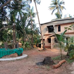 Mālvan Patkar'S Vaishnavi Niwas - Home Stay Exterior photo