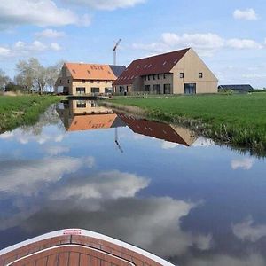 Leons Nice Frisian Family Villa On The Water Exterior photo