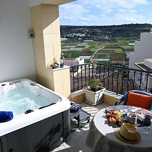 דירות מליאהה Ta'Lonza Luxury Near Goldenbay With Hot Tub App3 Exterior photo