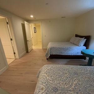 טראוורס סיטי Lovely 2-Bedroom Suite With Lots Of Amenities Exterior photo