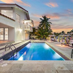 נורת' מיאמי ביץ' Villa Sola - Waterfront Elegant W/ Lush Greenery And Charm Exterior photo