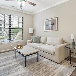 Landing At Crescent Park Commons - 1 Bedroom In גריר Exterior photo