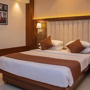 Hotel Czar Inn - Vashi Navi Mumbai נאווי מומבאי Exterior photo