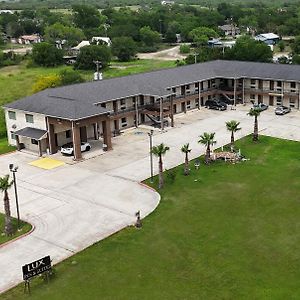 Three Rivers Lux Inn And Suites Exterior photo