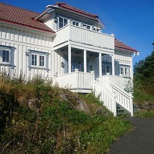 Gjeving Big Holiday House South Of Norway, By The Osean Exterior photo