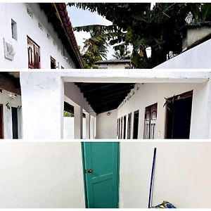 ג'פנה Nithusha Holiday House நிதுஷா சுற்றுலா விடுதி Exterior photo