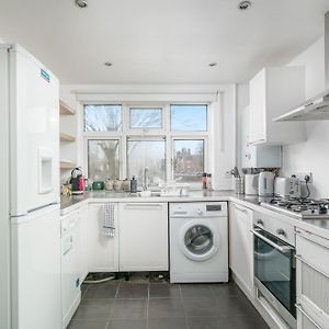 דירות וודפורד Stylish Flat In London For Tourists, Contractors, Relocators - Sleeps 5 Exterior photo