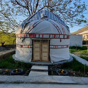 Nurota Kakhar Yurt Stay & Mountain Village Exterior photo