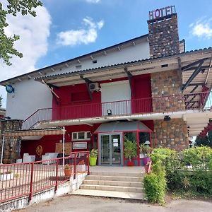 Grisolles  Logis Hotels - Hotel Et Restaurant Le Relais Des Garrigues Exterior photo