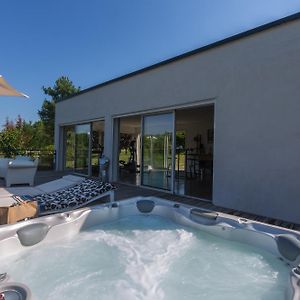 Les Fumades-Les Bains Double Chambre Piscine, Spa, Jardin, Parc En Bordure De Riviere Exterior photo