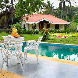 White Serenity Heritage Pool Villa Near Beach אודופי Exterior photo