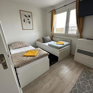 Halle  Ideal Fur Monteure. 3 Zimmer Apartment Mit Kuche, Waschmaschine, Wifi Usw... . Exterior photo