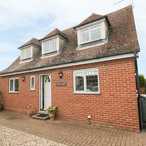 Hadleigh  The Lodge Off High Street Exterior photo