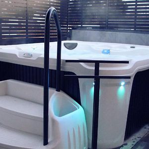 סאולט סאינטה מארי Entire Luxury Home With Hot Tub, Free Ev Station, Bell Fibe Wifi, Playstation 5, Fire Pit & Bbq Exterior photo