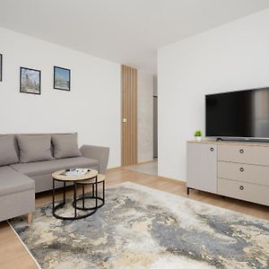 Stylish Apartment In Warsaw Ursus By Rent Like Home ורשה Exterior photo