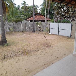 Rosa Kusum Vacation Home Near Kudawa Beach In קלפיטייה Exterior photo