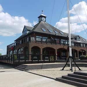 היית' Boathouse Hotel Exterior photo