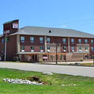 ת'אקרוויל Red River Inn And Suites Exterior photo