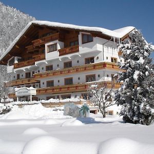 בוכן Hotel Neuwirt Exterior photo