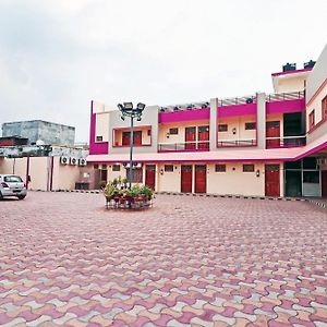 גורקפור Chaitdeep Palace Exterior photo